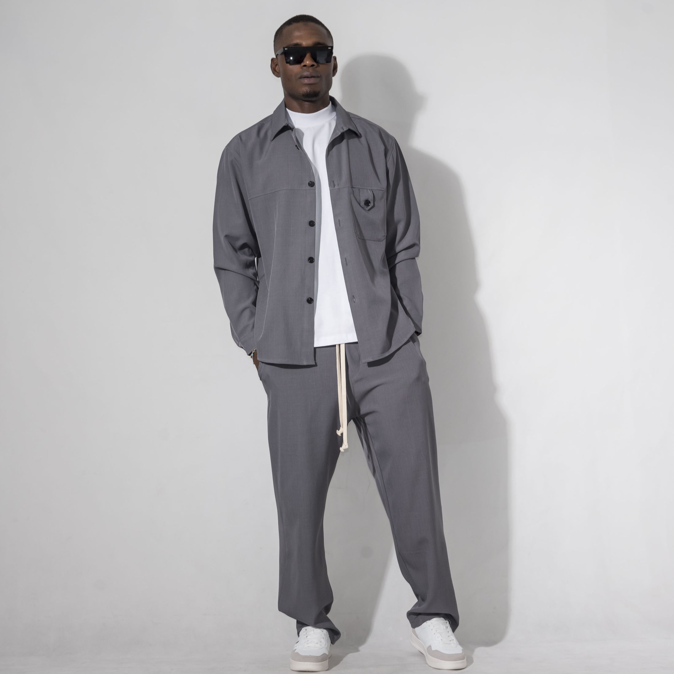 Completo pantalone e camicia online