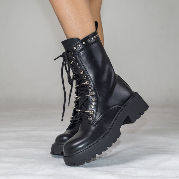 Stivaletto In Ecopelle Con Borchie